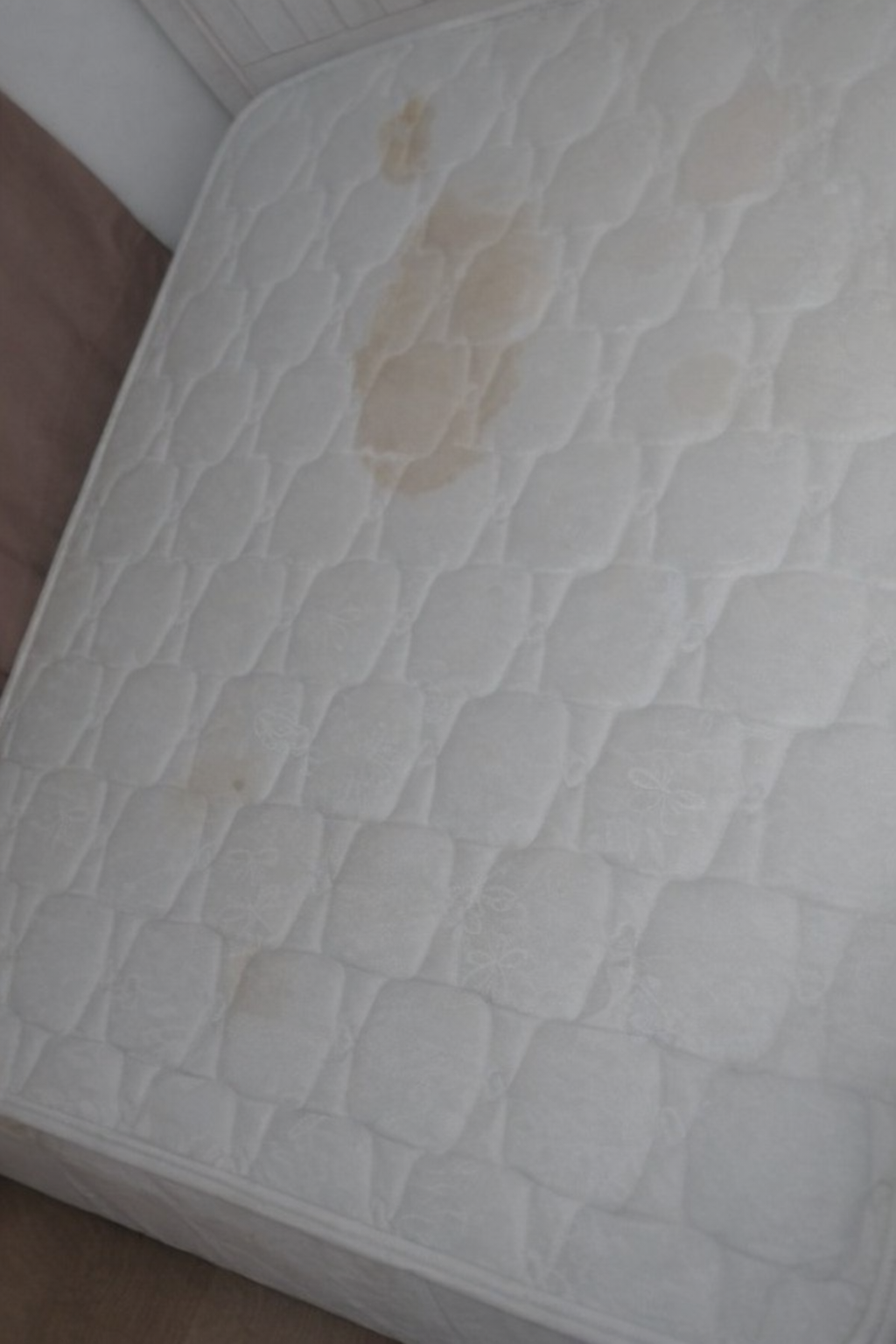 매트리스 케어 실제 사례｜얼룩 제거부터 내부 오염 관리까지